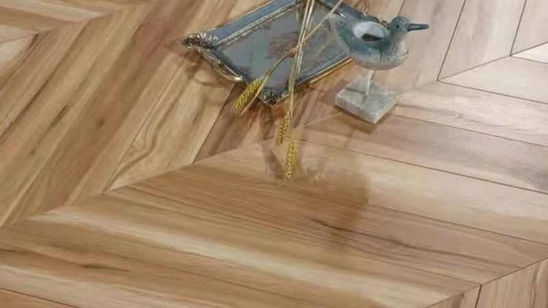 实木地板安装工价格之谜：揭秘影响因素及合理预算